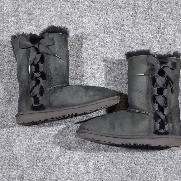 UGG Boots Short Black Lace Faux Fur Lined Girls Size 3 - Picture 4 of 9